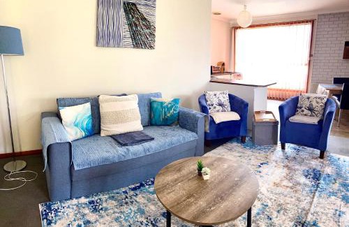 Norlane Apartment | Brook's Oceanfront Retreat with Breakfast & Pet-Friendly Perks