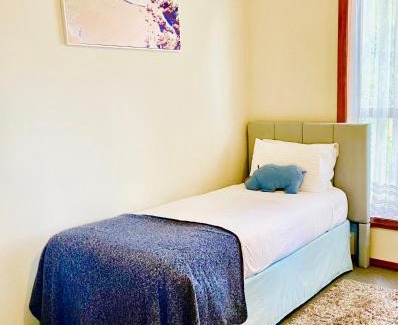 Norlane Apartment | Brook's Oceanfront Retreat with Breakfast & Pet-Friendly Perks
