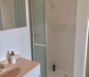 Norlane Apartment | Brook's Oceanfront Retreat with Breakfast & Pet-Friendly Perks