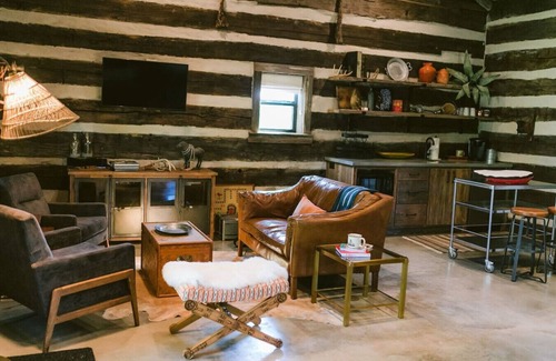 Round Top Cabin | Top-Rated Barnwood Builders Cabin at The Lone Star Farm