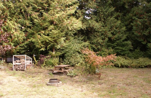 Powell River House | Brookshire Guest House: Top-Rated Getaway with Hot Tub