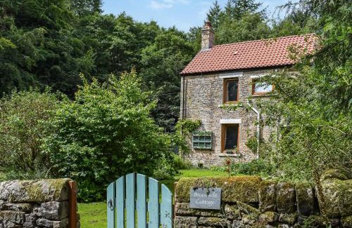 Bishop Auckland House | Brookside Cottage: Guest Rated 10/10, Pet & Child Friendly