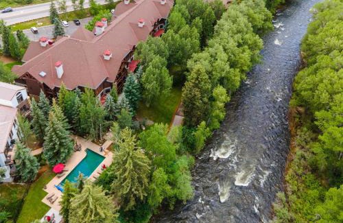 Avon House | Brookside Townhome #303: Family-Friendly Retreat with Pool
