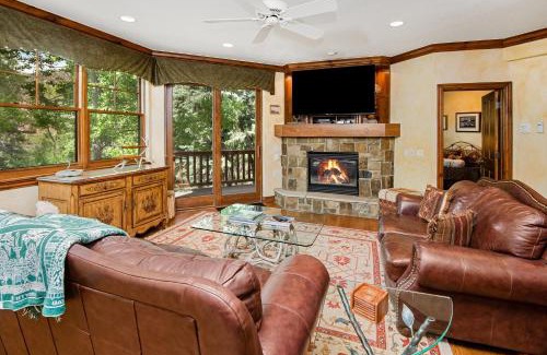Avon House | Brookside Townhome #303: Family-Friendly Retreat with Pool