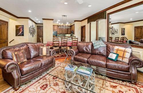 Avon House | Brookside Townhome #303: Family-Friendly Retreat with Pool