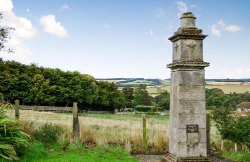 Duns House | Cozy Broomhouse Lodge: Pet-Friendly Retreat with Top Ratings