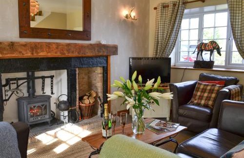 Duns House | Cozy Broomhouse Lodge: Pet-Friendly Retreat with Top Ratings