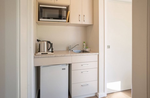 Nelson South Apartment | Family-Friendly Brougham Street B and B with Kitchen Access