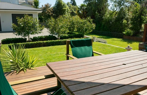 Nelson South Apartment | Family-Friendly Brougham Street B and B with Kitchen Access