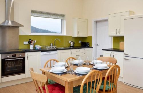 Keswick House | Family-Friendly Getaway at Brow Riding Hotel