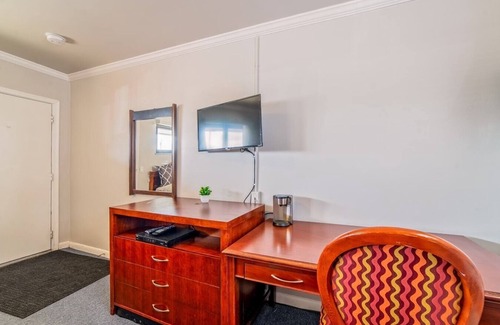 Riverview House | Browntown Room for 4: Comfort, WiFi and Parking