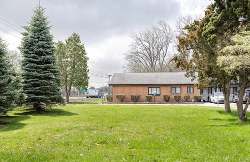 Riverview House | Browntown Room for 4: Comfort, WiFi and Parking
