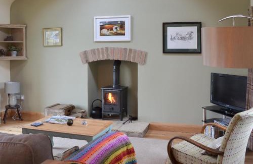 Kirkby Stephen House | Cozy Brow View Cottage: Pet & Child Friendly Retreat