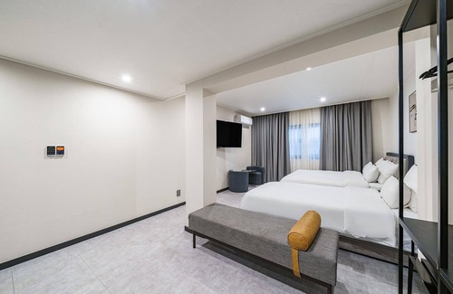 Buk-gu Hotel | Eco-Friendly Comfort at Brown Dot Busan Hwamyeong Hotel