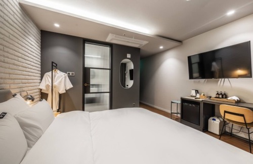 Dongnae District Hotel | Eco-Friendly Brown Dot Hotel Near Busan Sajik Stadium