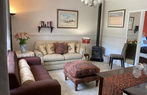 Eastcliff House | Relax at the Brown Jug Guest House with Ocean Views