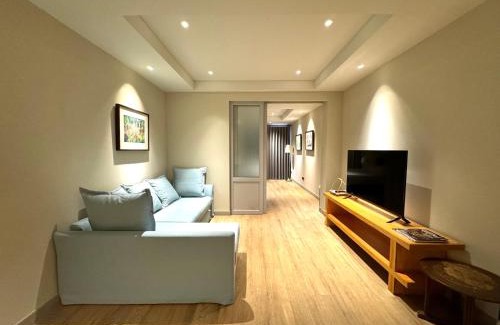 Samsen Nai Apartment | Discover Brown's Residence: Oceanfront Bliss Awaits You