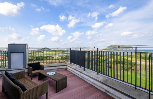 Seongsan Hotel | Discover Brown Suites Hotel and Resort: 4-Star Family Retreat