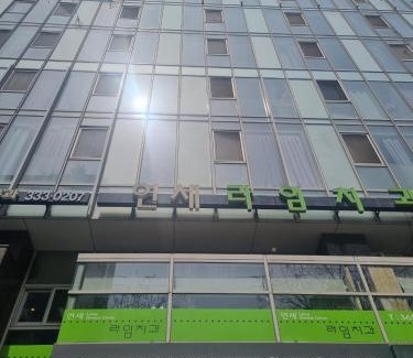 Mapo Hotel | Cozy Brown Suites Hotel in Sinchon Central for Families