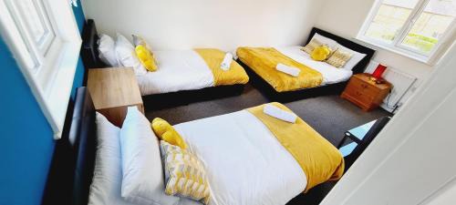 Derby House | Family-Friendly Browning House: 3 Bedrooms for Your Stay
