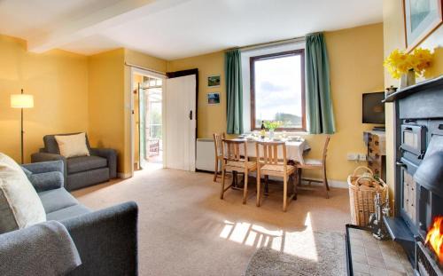 Berwick-upon-Tweed House | Cozy Brownridge Cottage: Family & Pet Friendly Retreat
