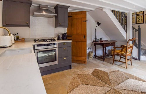 Charlbury Cottage | Inviting Browns Cottage - Perfect for Families with Breakfast