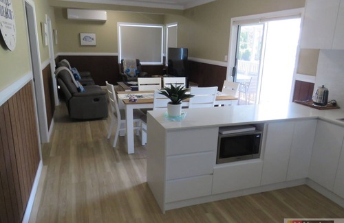 South West Rocks House | Beachfront Bliss at Browny's R & R - Pet Friendly Cottage