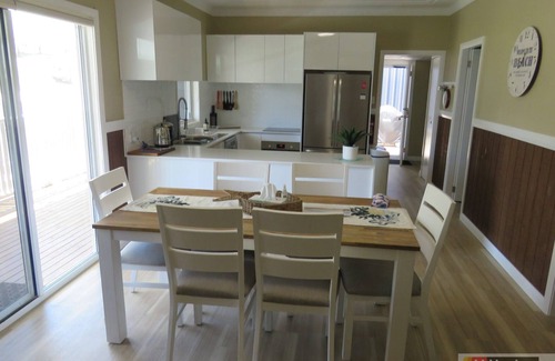South West Rocks House | Beachfront Bliss at Browny's R & R - Pet Friendly Cottage