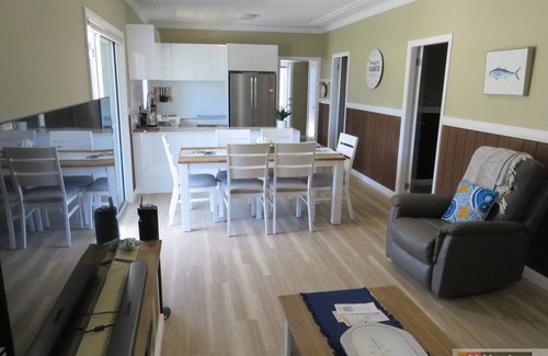 South West Rocks House | Beachfront Bliss at Browny's R & R - Pet Friendly Cottage