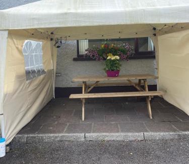Bantry Bed & Breakfast | Inviting Bru Na Pairc B&B: Family-Friendly with Hot Tub