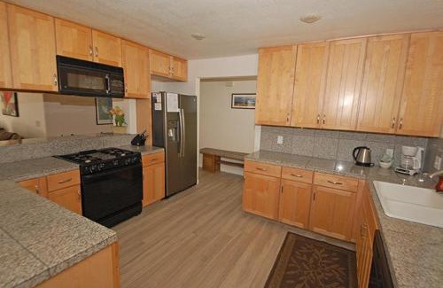 Rancho Bijou House | Family-Friendly Bruce Drive Holiday Home with Kitchen Access