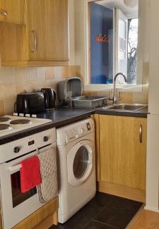 St Leonards Apartment | Pet-Friendly Comfort at Brucefield Avenue - Rated 9/10