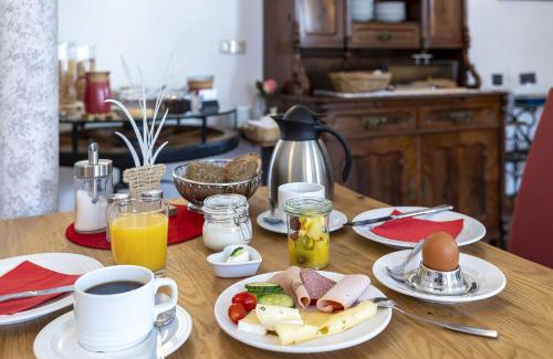 Pottenstein House | Welcoming Bruckmayers Gästehaus: Family-Friendly Retreat