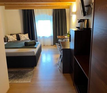 Ansfelden Hotel | Discover Brucknergut: Family-Friendly Retreat with High Ratings
