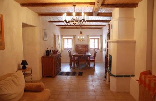 Schoeder Apartment | Bruggerhaus: Pet-Friendly Retreat with Hot Tub & High Ratings