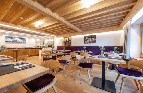 Medraz House | Explore Bruggerhof: Pet-Friendly Retreat with High Ratings
