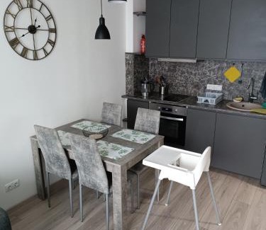 Siauliai Apartment | Welcoming Bruklinas: Family-Friendly Retreat, Rated 9.4