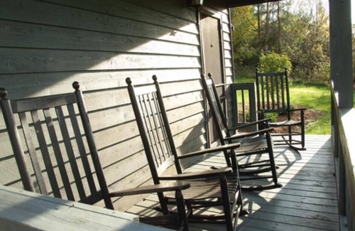Stanley House | Family-Friendly Stays at Brumback House Await You