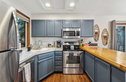 Bear Basin Estates House | Explore Brundage Meadows: Cozy Stay with Lake Views & Trails