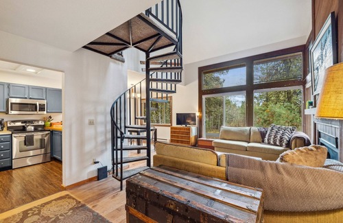 Bear Basin Estates House | Explore Brundage Meadows: Cozy Stay with Lake Views & Trails