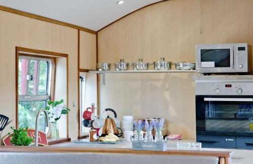 Dawlish Warren Cabin | Charming Brunel Boutique Railway Carriage - 4 Star Retreat