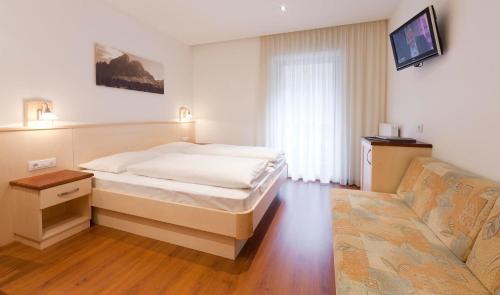 Albions Hotel | Discover Brunnerhof Klausen-Chiusa: Spa & Hot Tub Retreat