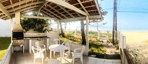 Zimbros House | Cozy Holiday Homes in Bombinhas with Oceanfront Views