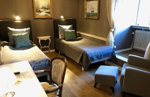 Skara Municipality Hotel | Cozy Brunsbo G:a Biskopsgård Hotell: Family-Friendly Retreat