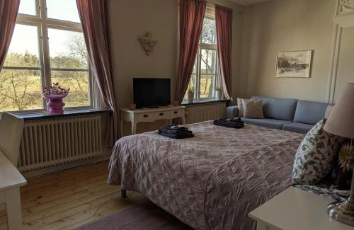 Skara Municipality Hotel | Cozy Brunsbo G:a Biskopsgård Hotell: Family-Friendly Retreat