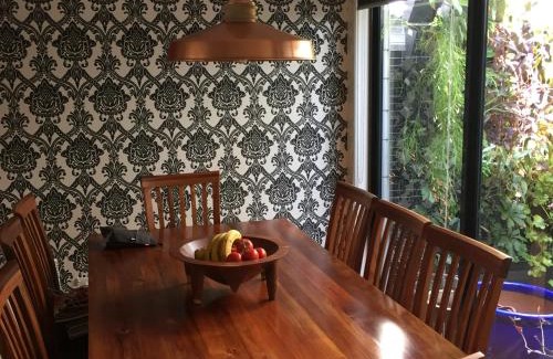 Brunswick East Bed & Breakfast | Cozy Brunswick B & B: 4-Star Stay with High Guest Ratings