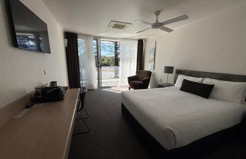 Brunswick Heads Hotel | Discover Brunswick River Inn with Oceanfront Views