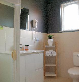 Brunswick North Hotel | Convenient Brunswick Tower Hotel with Breakfast & Accessibility