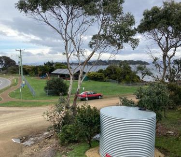 Alonnah House | Oceanfront Bruny Ocean Cottage with Top Guest Rating 9.4