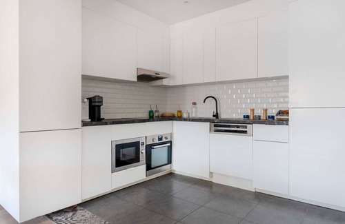 Upper Town Apartment | Elegant Brussels Royal Design Residence with Breakfast & Kitchen